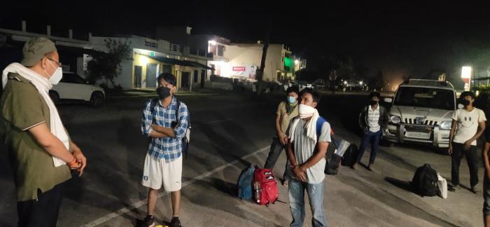 खटीमा आए नेपाली प्रवासी.jpg