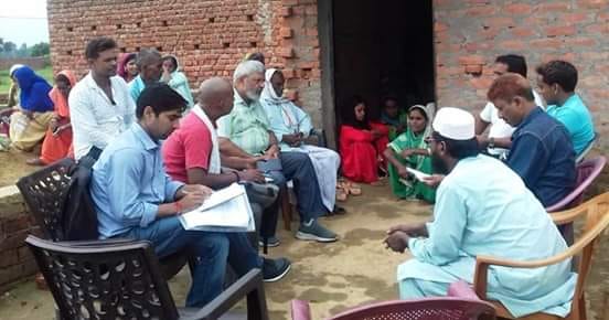 नेसार अंसारी के घर गयी जांच टीम.jpg