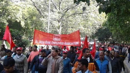 बैंक कर्मचारी.jpg