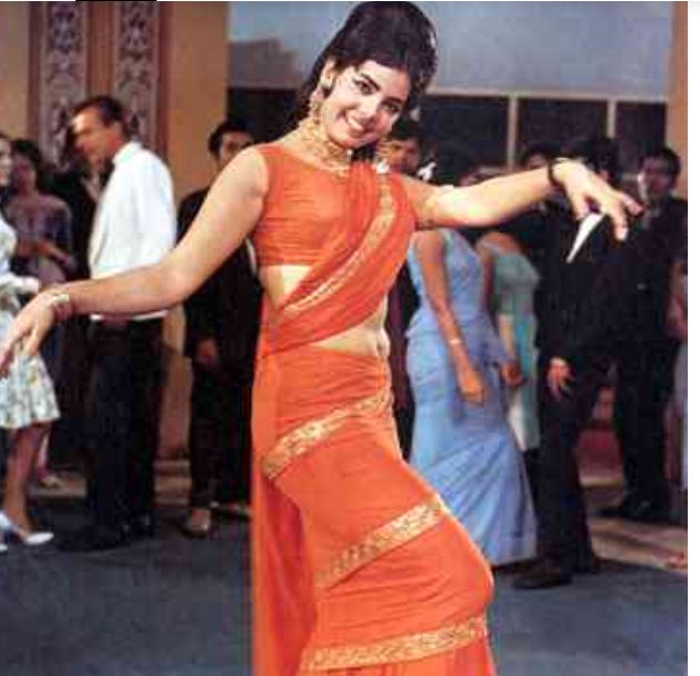 MUMTAZ DRESS IN BRAHMCHARI.JPG