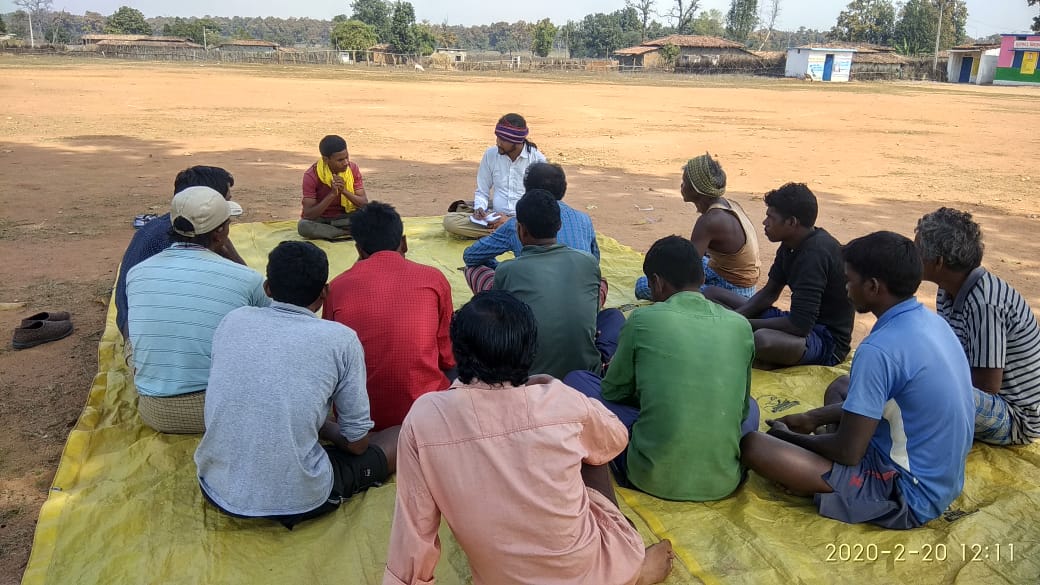 Meeting_with_group_of_Fatehpur_residents_Abir.jpg