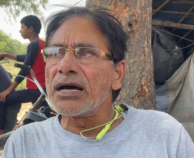 सलीम आरोप लगाते हैं कि भारतीय जनता पार्टी के नेता इस कॉलोनी को तुड़वाना चाहते हैं।