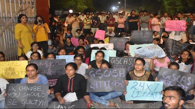 protesting_bhu_students_to_expel_alleged_biology_professor_lh_pic__1568481044.jpg