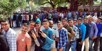 लखनऊ में मतदान 