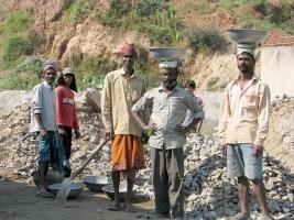 असंगठित श्रमिकों