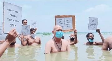  पत्रकारों का जल-सत्याग्रह जारी