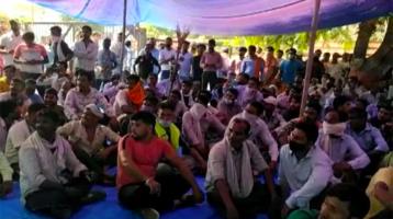 नोएडा में भूख हड़ताल पर बैठे सफ़ाईकर्मी गिरफ़्तार