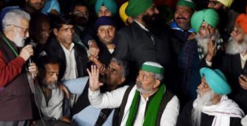 'सरकार की किसान आंदोलन को अस्थिर करने की कोशिश': गाज़ीपुर में बिजली काटी, बागपत में जबरन आंदोलन स्थल कराया खाली