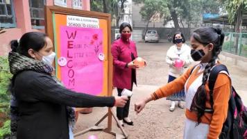 दिल्ली में क़रीब 10 महीने बाद 10वीं और 12वीं के छात्रों के लिए खुले स्कूल