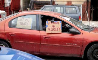 शिकागो के शिक्षकों को मिली छोटी जीत, शहरी प्रशासन अस्थायी समझौते पर सहमत