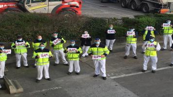 बेल्जियमः वेतन बढ़ाने की मांग को लेकर श्रमिक वर्ग सड़कों पर उतरा