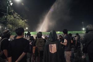 थाईलैंडः प्रदर्शनकारियों पर पुलिस की कार्रवाई में दर्जनों लोग घायल और कई लोग हिरासत में