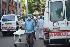 कोरोना अपडेट: देश में 24 घंटों में रिकॉर्ड 3 लाख 86 हज़ार नए मामले, 3,498 मरीज़ों की मौत