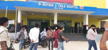 बिहार की चरमराई स्वास्थ्य व्यवस्था को ख़ुद ऑक्सीजन की ज़रूरत