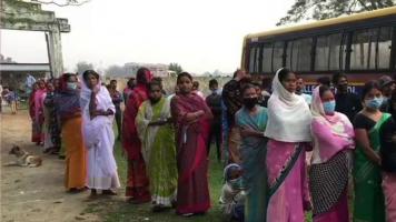 असम में एक बूथ पर मतदाता सूची में सिर्फ़ 90 नाम, वोट पड़े 171, पांच अधिकारी निलंबित