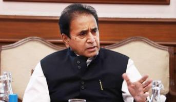 सीबीआई जांच के उच्च न्यायालय के आदेश के बाद महाराष्ट्र के गृह मंत्री ने इस्तीफ़ा दिया