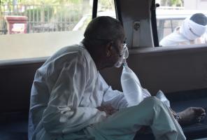 प्रयागराज में रोज़ाना चार हज़ार किलो ऑक्सीजन की कमी और नहीं खाली एक भी आईसीयू बेड