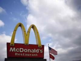 अमेरिका में मैकडॉनल्ड्स के कर्मचारियों की हड़ताल की योजना, वेतन वृद्धि की मांग