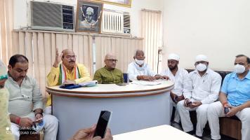 कांग्रेस नेताओं पर एफआईआर के विरोध में बनारस के प्रेस कॉन्फ्रेंस करते पार्टी के वरिष्ठ नेता। 