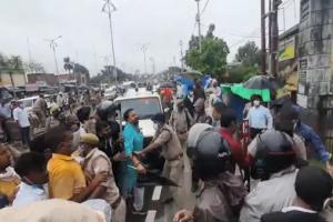 उत्तर प्रदेश : जिला पंचायत अध्यक्ष चुनाव के बाद ब्लॉक प्रमुख चुनाव में भी धांधली के लग रहे आरोप, नामांकन के दौरान कई जिलों में झड़प