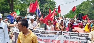 तीनों कृषि कानूनों के विरुद्ध मार्च निकालते पूर्वांचल के किसान