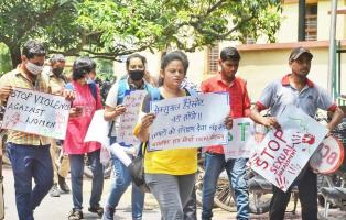 बीएचयू: यौन हिंसा के खिलाफ छात्रों का प्रदर्शन, प्रशासन का असंवेदनशील रवैया!