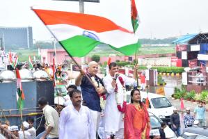  आम आदमी पार्टी द्वारा निकाली जा रही तिरंगा यात्रा जो 14 अगस्त को लखनऊ से शुरू हुई। यह 14 सितंबर को अयोध्या में निकाली जाएगी।