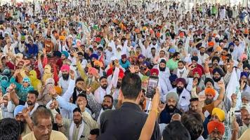 करनाल में तीसरे दिन भी किसानों का प्रदर्शन जारी, SDM पर कार्रवाई की मांग