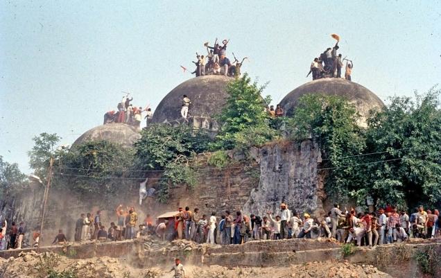 मुल्जिम और मुंसिफ का भेद मिटाती बयानबाजी