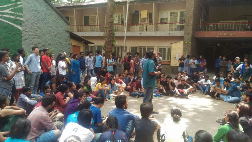 TISS छात्र