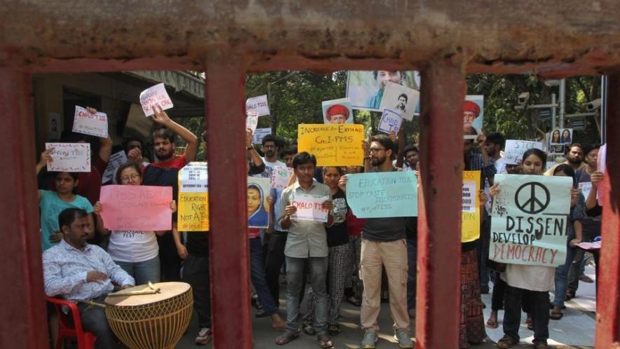 TISS छात्र