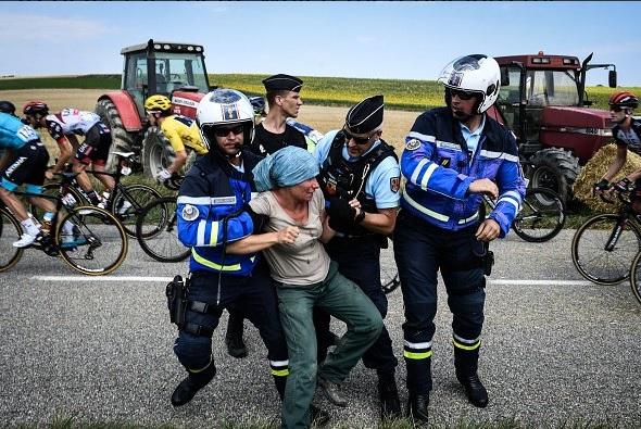 Tour de France farmers' protest