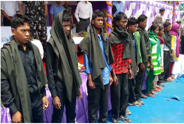 झारखंड में सरेंडर मामला सवालों के घेरे में है।