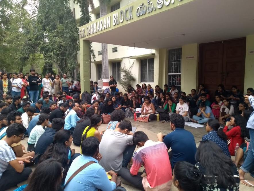 टाटा इंस्टीट्यूट ऑफ सोशल साइंसेज (टिस) के छात्र