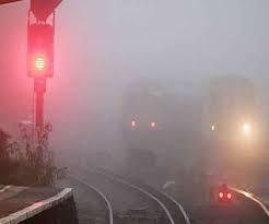 रेलवे ने उत्तर मध्य रेल लाइन की लगभग 20 ट्रेनें कोहरे के कारण दो महीनें के लिए रद्द कि