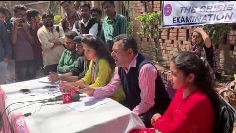 डीयू के गणित विभाग के छात्रों के बाद अब भौतिकी विभाग के छात्र भी अंदोलन की राह पर