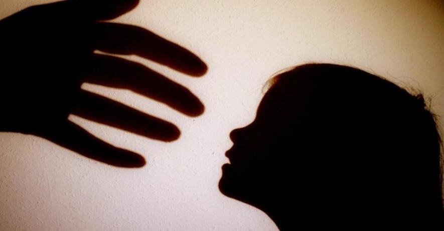 आदम और मनु की नालायक औलादों के बीच हव्वा की नातिन और इडा की पोतियाँ