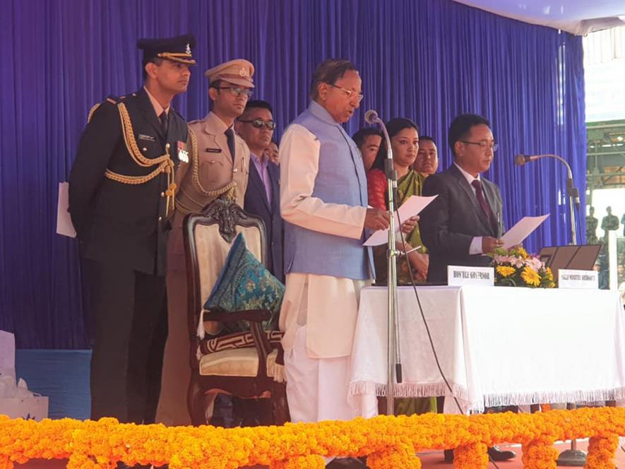 शपथ लेते पी एस गोले