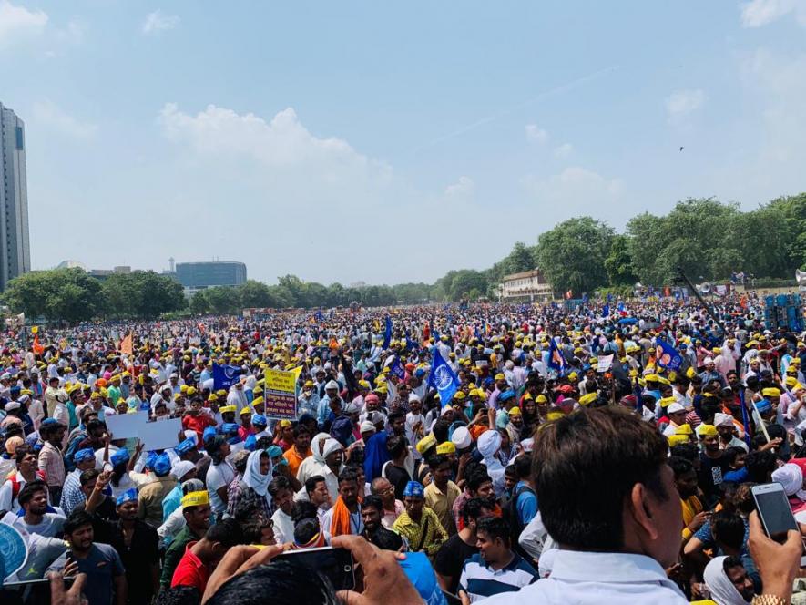 रविदास मंदिर गिराए जाने का विरोध करता रविदास समाज