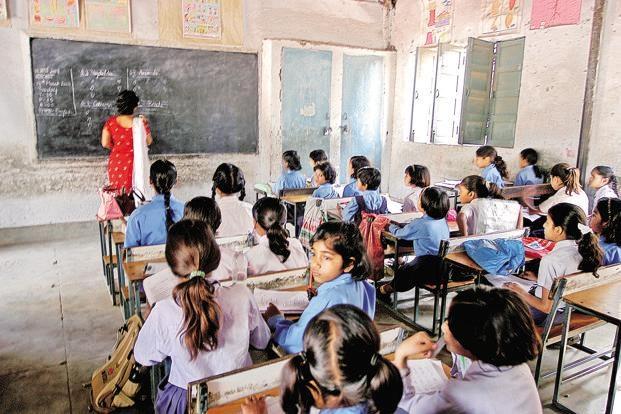 सरकारी स्कूलों को बचाना ज़रूरी है