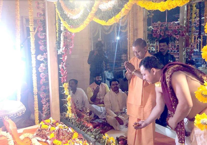 योगी आदित्यनाथ 