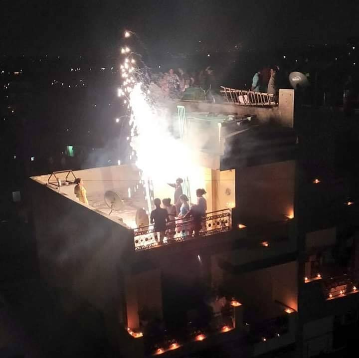 जमकर हुई आतिशबाज़ी