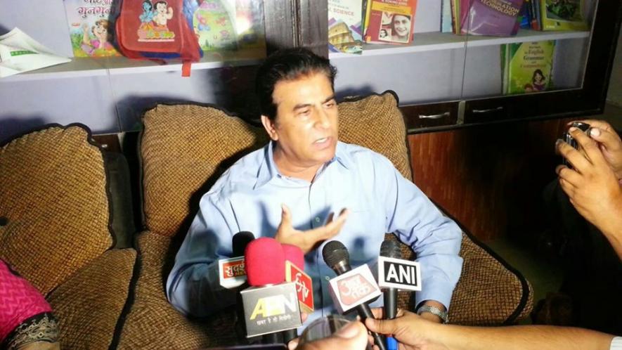 यूपी: कोरोना जांच संबंधित सवाल पूछने पर पूर्व आईएएस पर महामारी एक्ट के तहत केस दर्ज