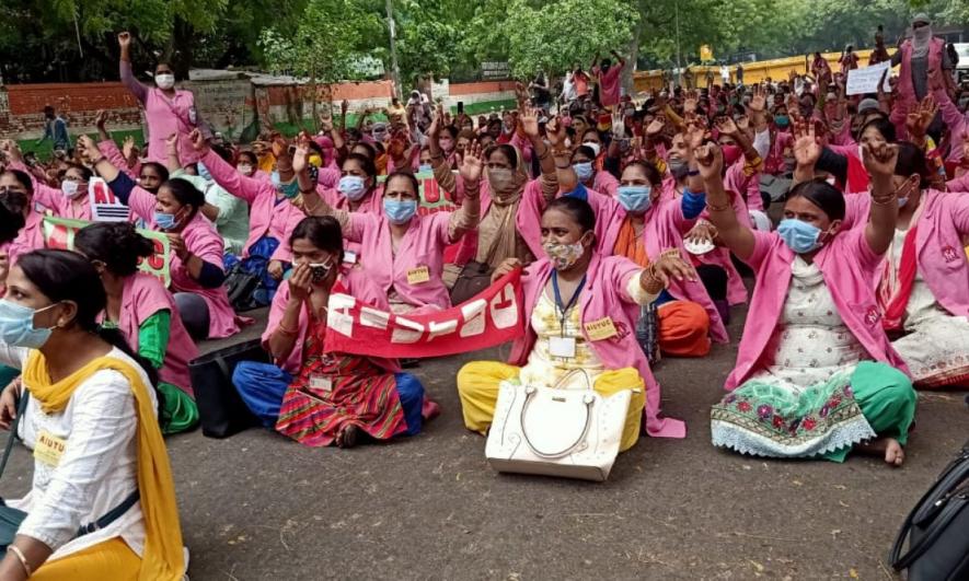 ‘देश बचाओ’ के नारे के साथ सड़क पर निकले मज़दूरों और आशा कर्मियों पर मुकदमा