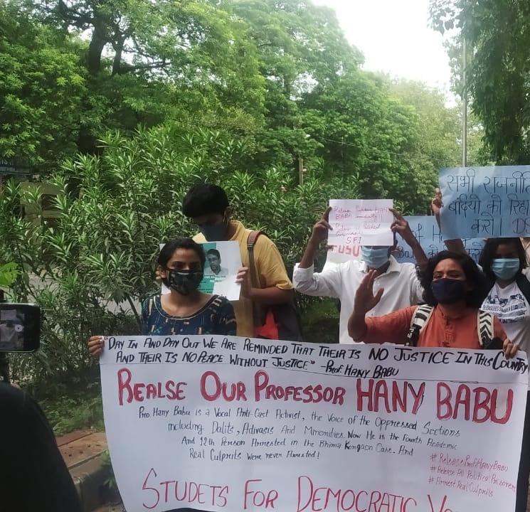 क्या सरकार आपदा का प्रयोग अपने विरोधयों को चुप करने के लिए कर रही है ?