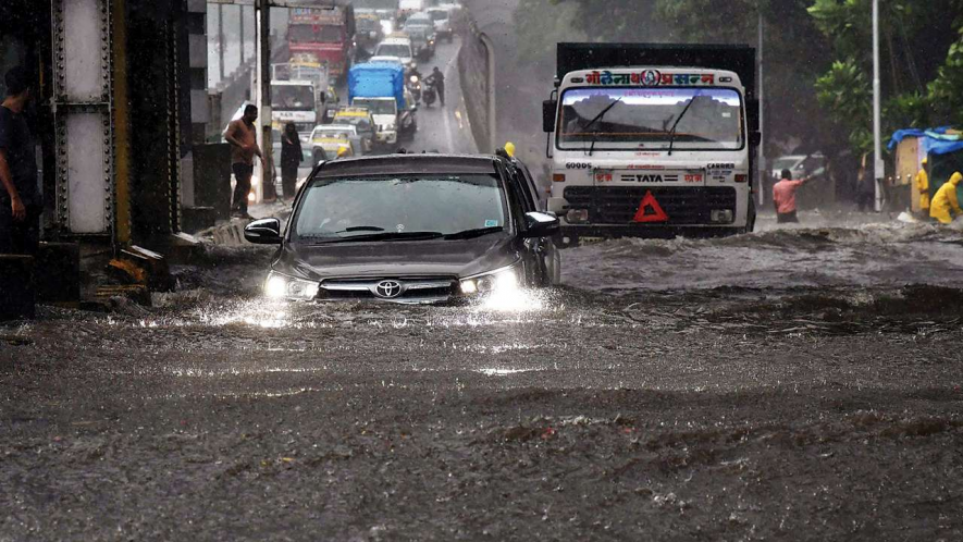 भारी बारिश