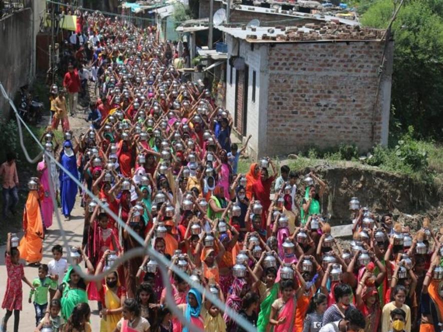 कलश यात्राएं जारी