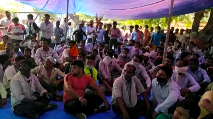 नोएडा में भूख हड़ताल पर बैठे सफ़ाईकर्मी गिरफ़्तार