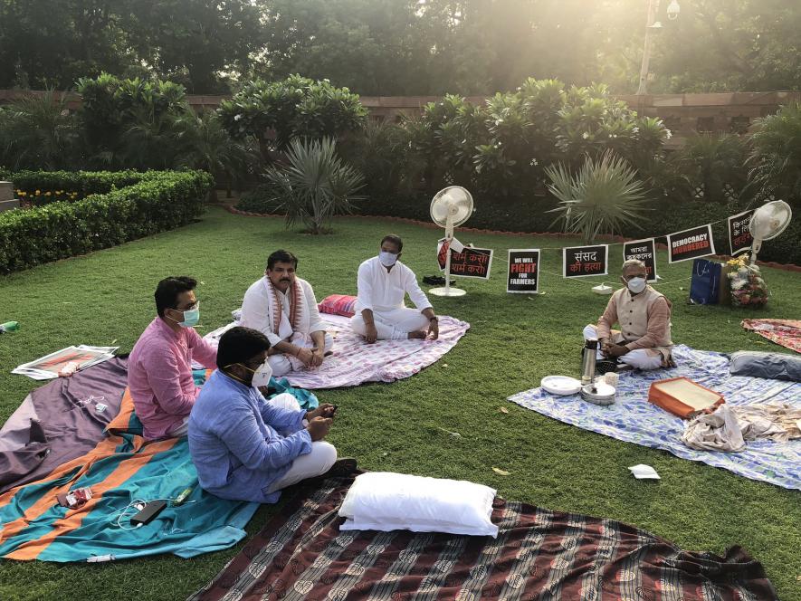 विपक्ष का राज्यसभा की कार्यवाही के बहिष्कार का फैसला, निलंबित सांसदों का धरना खत्म