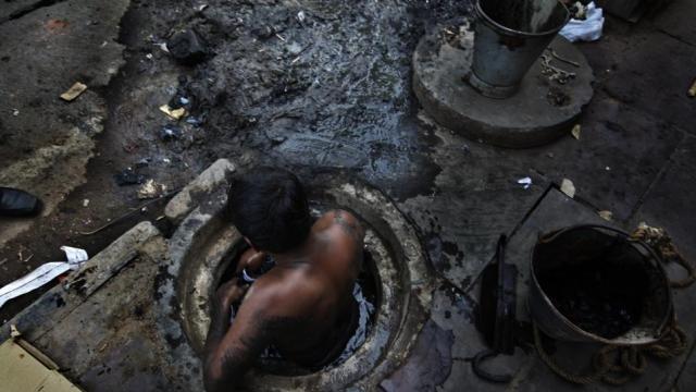 तीन साल में सीवर, सेप्टिक टैंकों की सफाई के दौरान 288 लोगों की मौत : सरकार